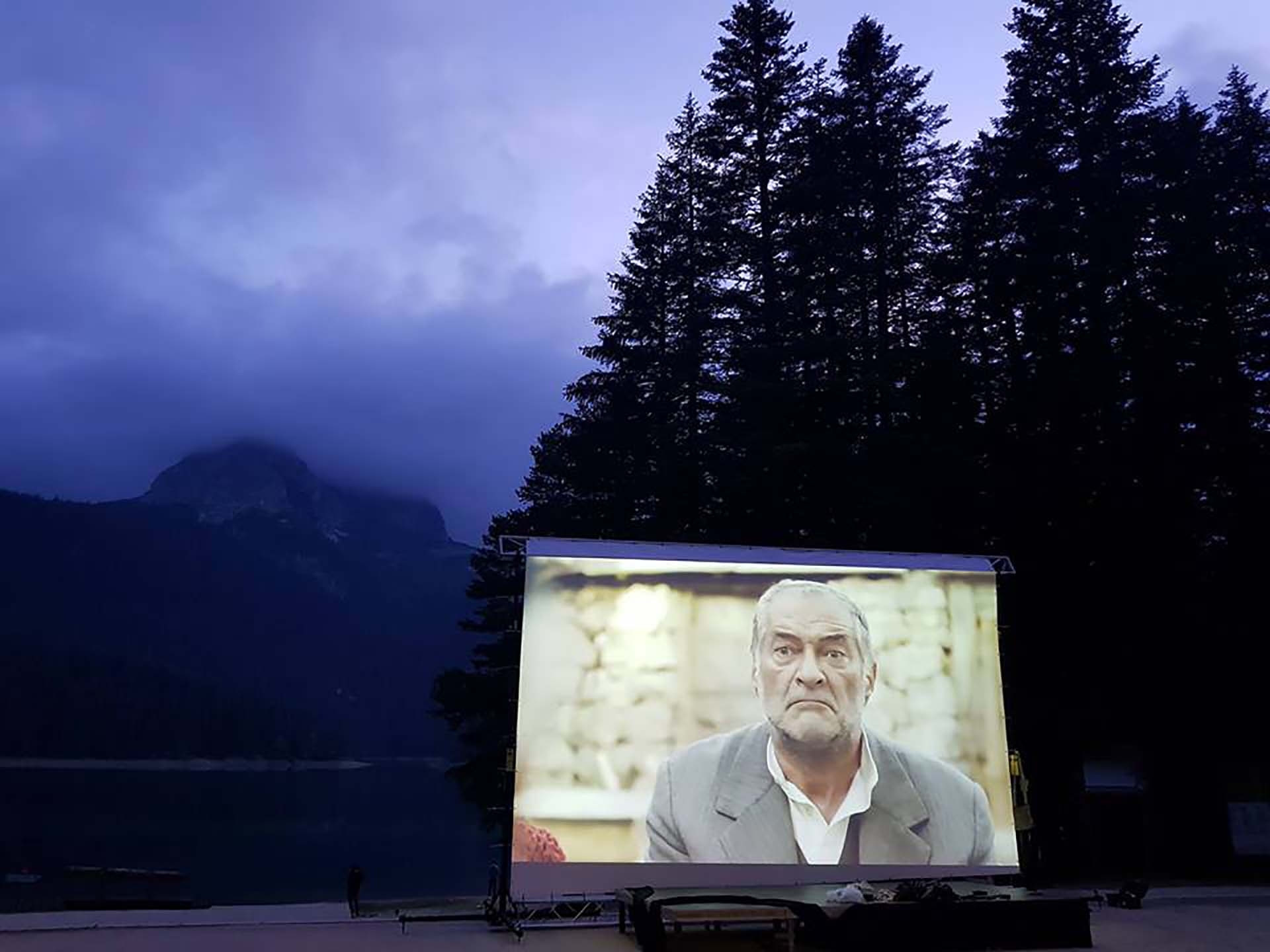 Filmski festival na Crnom jezeru počinje večeras i traje do utorka, ponesite toplu odjeću i uživajte!