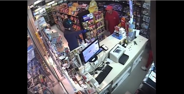Pogledajte VIDEO: Filmska pljačka pumpe u Beogradu, lopov nasrnuo na radnike pa oteo novac!