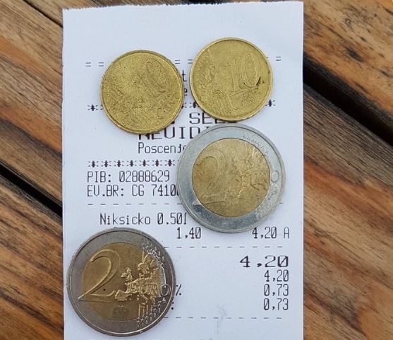 SLOVENAC OSTAVIO BAKŠIŠ KONOBARU U CRNOJ GORI, ALI SE OVAKVOJ REAKCIJI NIJE NADAO