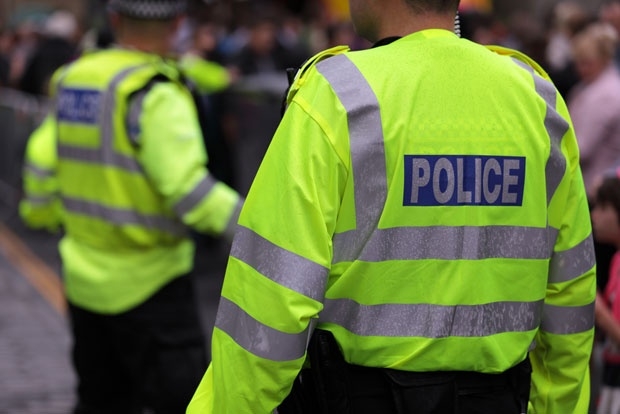 Sučaj koji je šokirao Britaniju: Ubijen policajac, među osumnjičenima i dječak