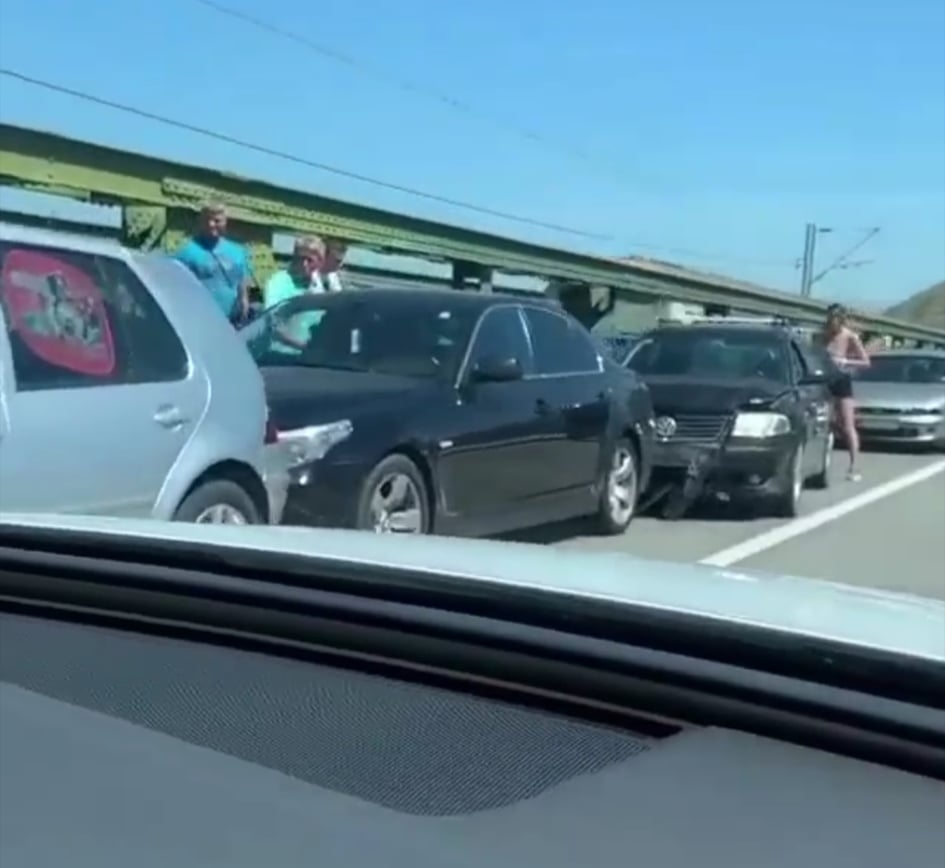 (FOTO) Lančani sudar na Vranjini