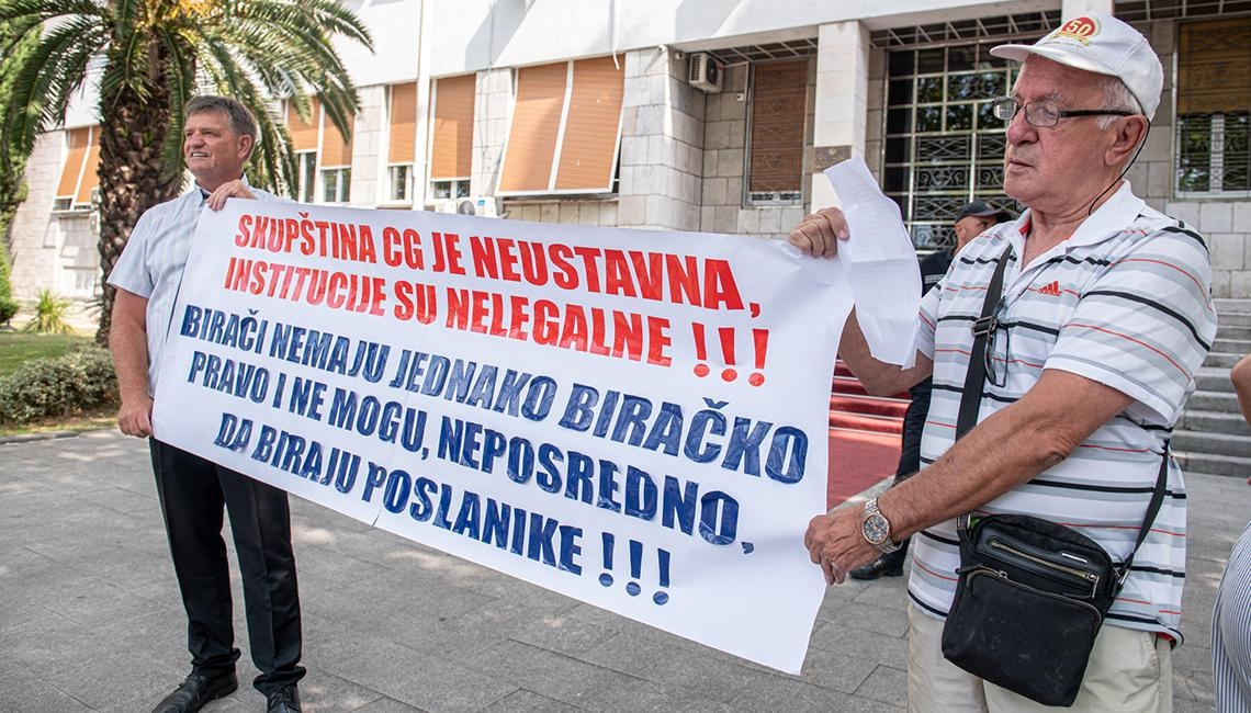 Poslanici da izmijene izborno zakonodavstvo u cilju ostvarivanja jednakog biračkog prava za sve građane