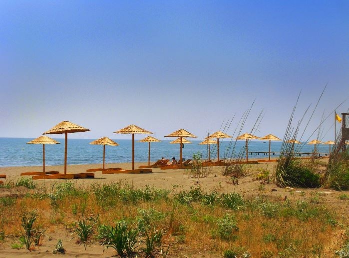Zašto je najviše turista u Ulcinju? “Ovdje je raj na zemlji, gdje čarobne noći produžavaju život”