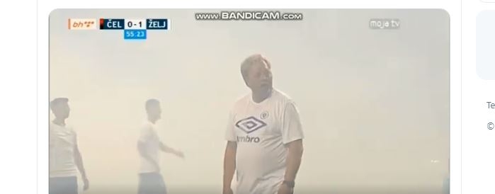 Haos na stadionu: Prekinuta utakmica između Čelika i Željezničara, navijači gađali trenera (VIDEO)