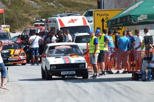 Nezgoda na auto-trci u Pljevljima! Baraninu otkazale kočnice, pa udaro u bankinu: Povrijeđene dvije osobe