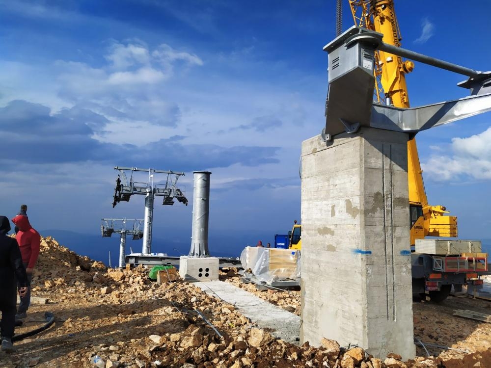Montaža šestosjedne žičare na Cmiljači teče planiranom dinamikom
