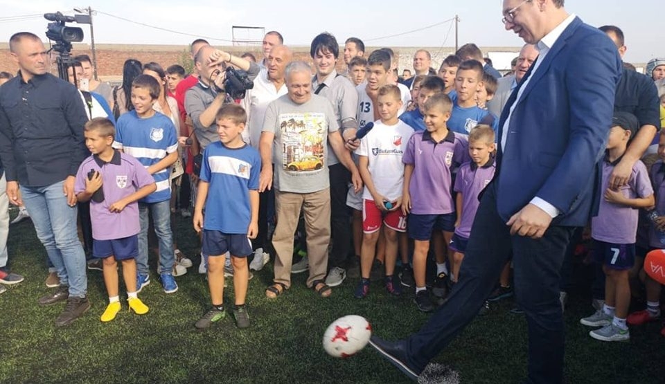 Vučić u basketu može da pobijedi osnovca, u fudbalu ne
