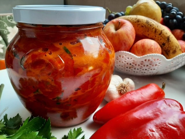 (VIDEO) Ukusna paprika sa bIJelim lukom na bakin način