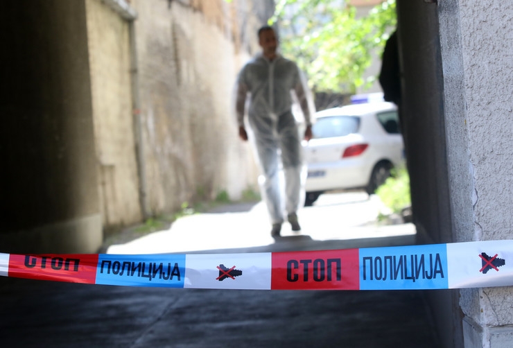 VEZAO GA SELOTEJPOM, PA GA SATIMA TUKAO PALICOM: U Horgošu pronađeno tijelo brutalno ubijenog muškarca