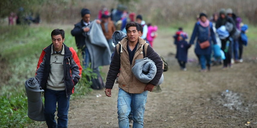 Slovenac uhvaćen sa 40 migranata u kolima: Htio da ih ilegalno prebaci preko granice, a ostavio još šestoro u šumi