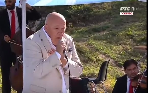 (VIDEO) Narodnom pjevaču na snimanju “Šarenice” uletjela pčela u usta i ujela ga