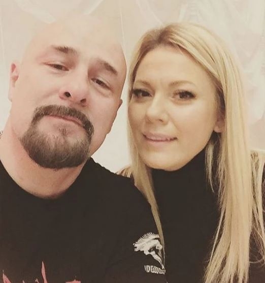 (VIDEO) TUGA I JECAJI U DOMU Gruova supruga u crnini i uplakana napustila stan: Reperova majka sve vrijeme neutješno plače