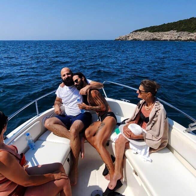 Božo Vrećo u zagralju muškarca krstario Bokom: “Pravac Plava špilja, ovo je rajski”