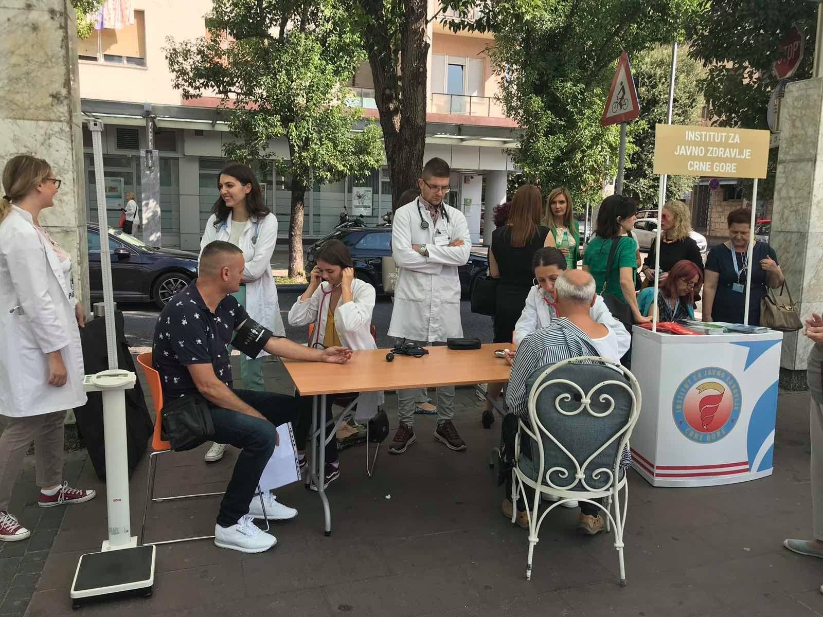 Podgorica: Na Trgu nezavisnosti besplatno mjerenje pritiska i šećera u krvi