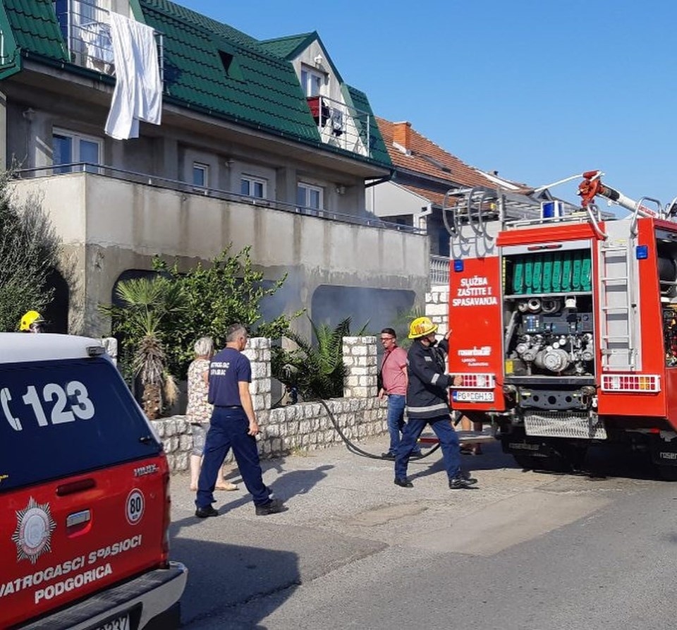 Požar u kući na Starom aerodromu, vatrogasac lakše povrijeđen