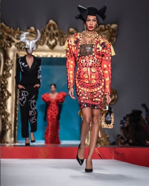 Milanska nedjelja mode: Preluda Moschino revija, omaž Karlu Lagerfildu, “zastašujući” Gucci komadi…