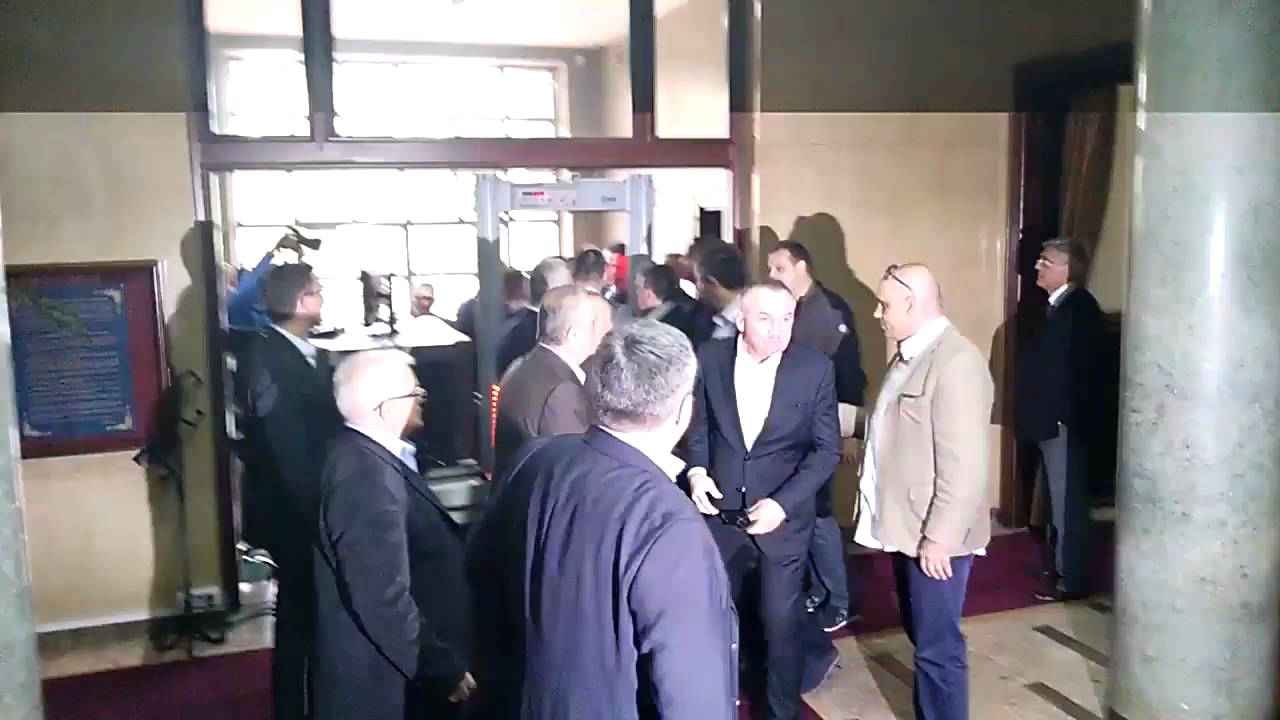 Incident u Skupštini: Suđenje poslanicima DF-a odloženo, pojavio se samo Branko Radulović