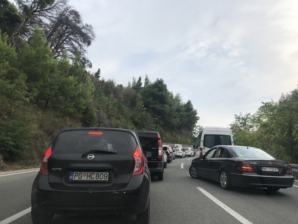Lančani sudar kod Buljarice, u udesu učestvovala četiri vozila
