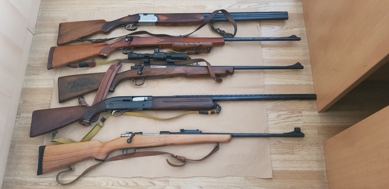 Policija u Podgorici i Baru pronašla i oduzela više komada vatrenog oružja