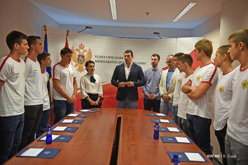 Srebrne “ajkulice” dobile stipendije