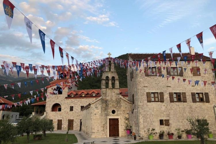 Proslava 800 godina samostalnosti SPC: Govoriće Irinej, Amfilohije i Carević