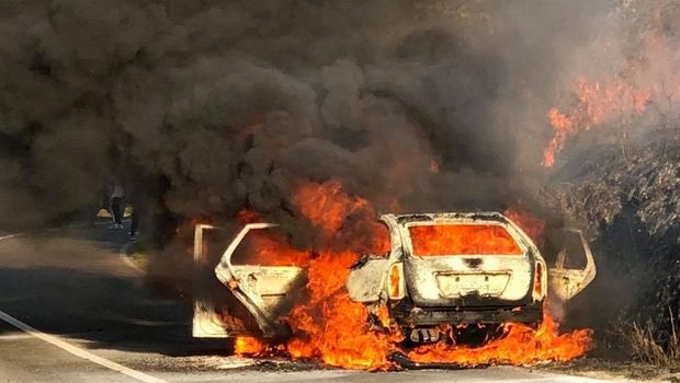 Vatra progutala “mercedes” kod Svrljiga: U njemu bio bračni par sa dvoje djece, čudom ostali nepovrijeđeni