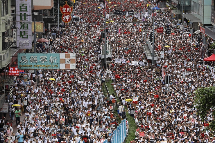 Hiljade demonstranata na ulicama Hong Konga uprkos zabrani