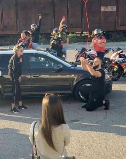 (VIDEO) Dron “dostavio” prsten za prosidbu: Romantične scene u Podgorici