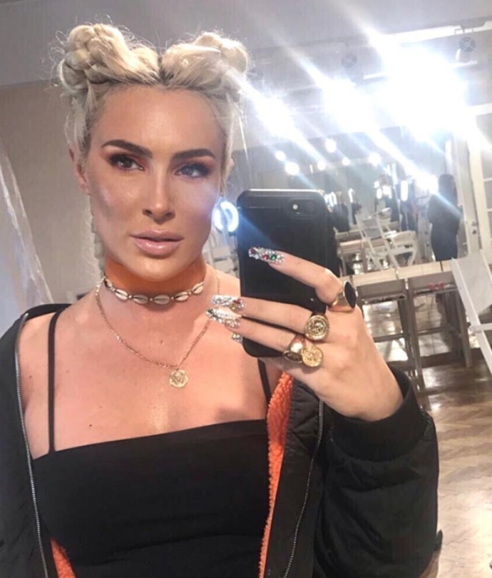 Senida pokazala grudi i izazvala lavinu komentara na Instagramu