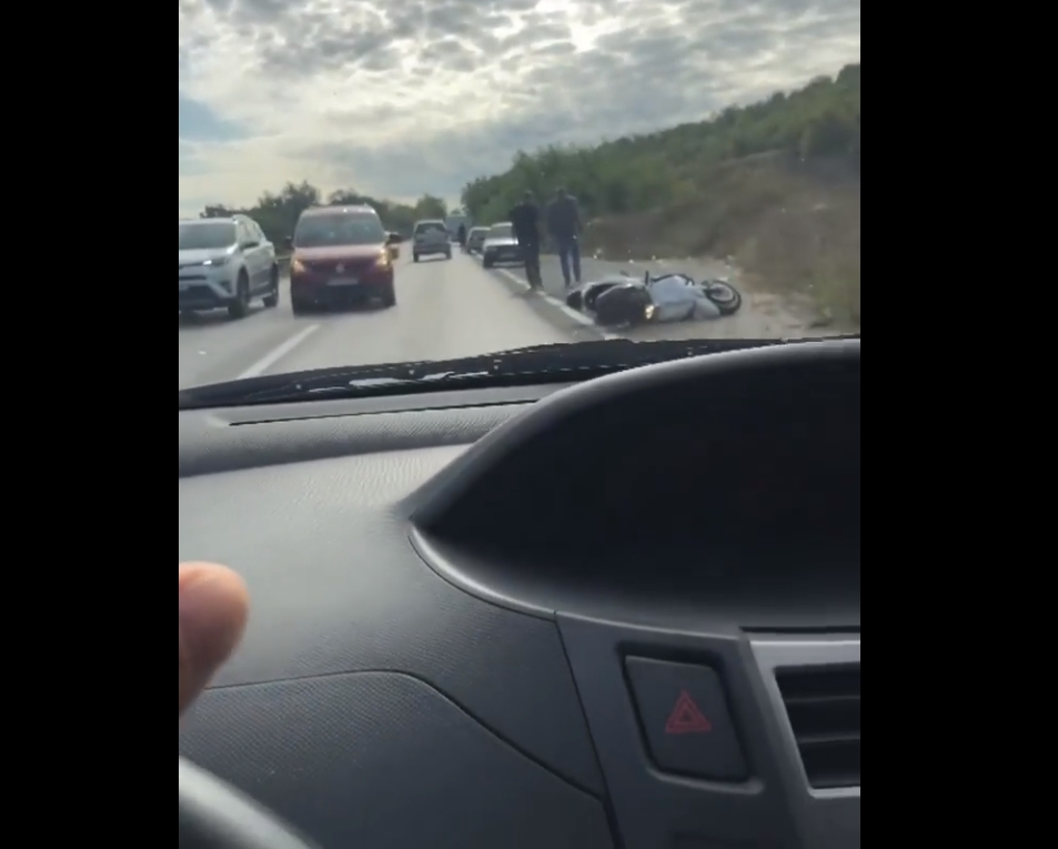 (VIDEO) Saobraćajna nezgoda kod Danilovgrada: Povrijeđen motociklista