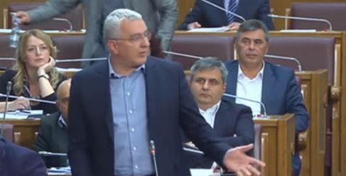 Mandić iz Skupštine pozvao opoziciju i građane na proteste