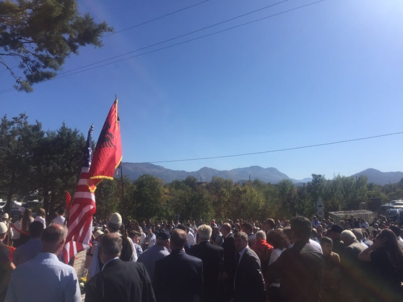 Otkriven spomenik Skenderbegu u Tuzima, vijorile se albanska i američka zastava