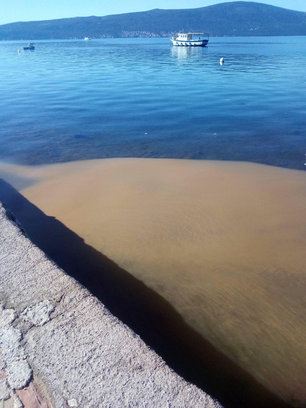 Tivat: U more ulivaju blato i mulj, prijava protiv turske firme