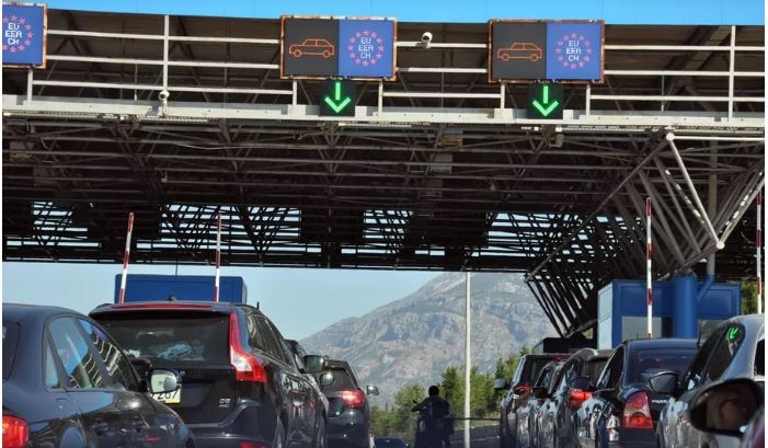 Cetinjanin uhapšen na granici: Taksistu vraćaju u italijanski zatvor zbog krađe preko 2.000 naočara i 250 torbi