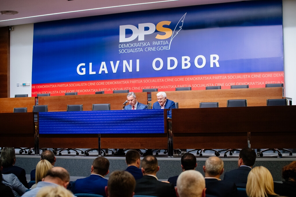 Glavni odbor DPS-a jednogasno: Đukanović predsjednik, Marković zamjenik