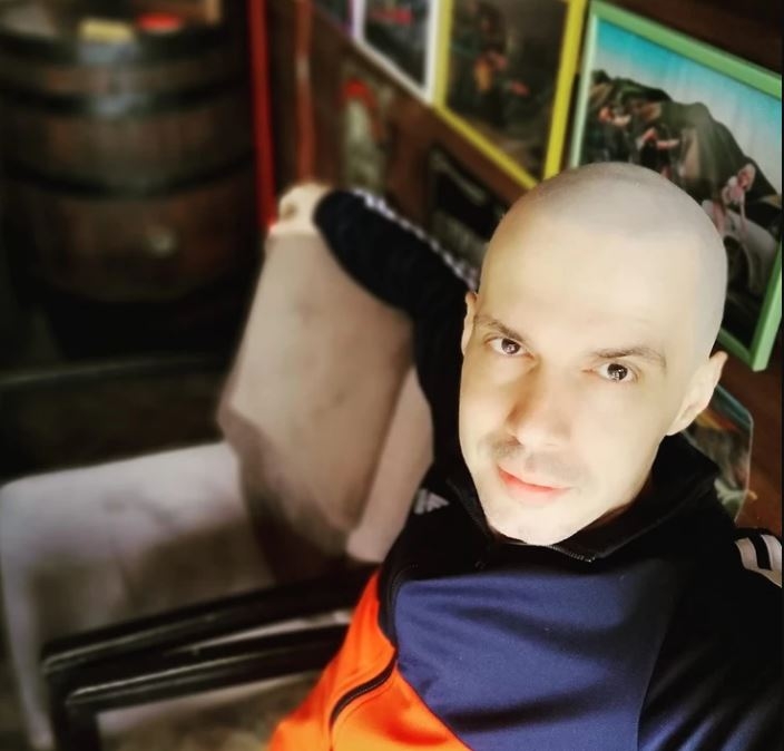 Bojan Tomović ili Ammar Moštrokol prenosi egzorcizam uživo iz džamije: “Bipolarni poremećaj su mi prouzrokovali demoni”