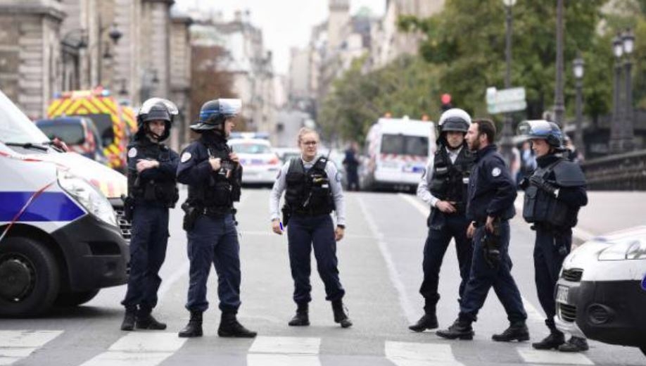Ubijena četiri policajca u centru Pariza!