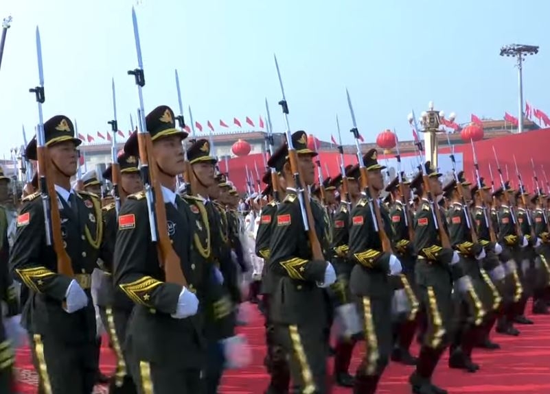 Vojna parada u Pekingu, predstavljeno novo oružje