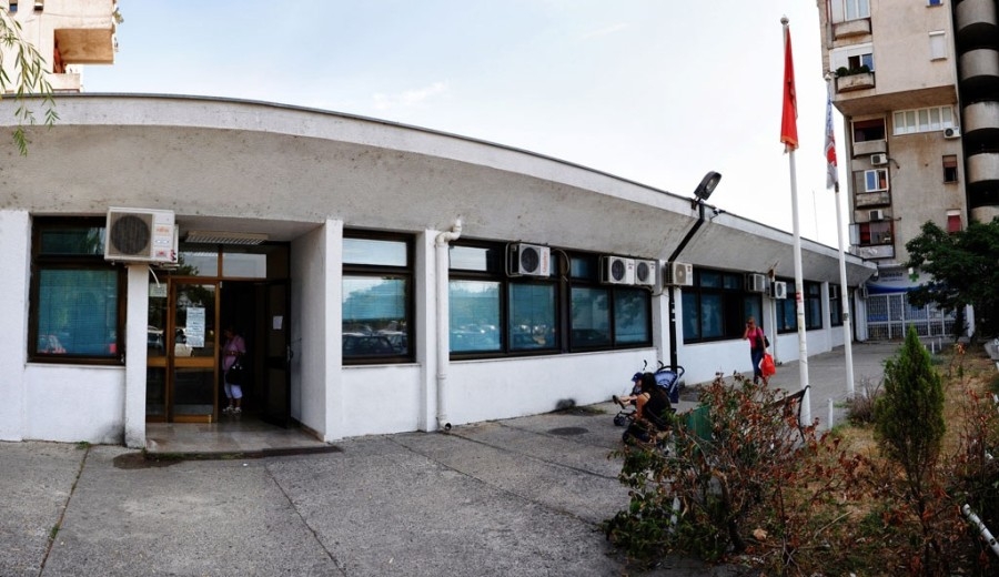 Dječak nenamjerno posjekao drugaricu nožem