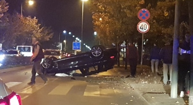 Rizična dionica u Nikšiću: Automobil na krovu, dvije osobe povrijeđene