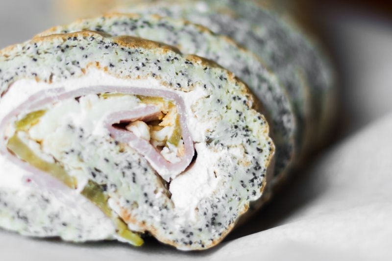Recept dana: Neobično slavsko predjelo – Slani rolat sa makom