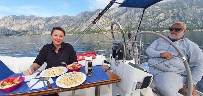 Novinarka Daily maila Sarah Bridge u Herceg Novom: Istražuje šta privlači turiste u gradu na tromeđi