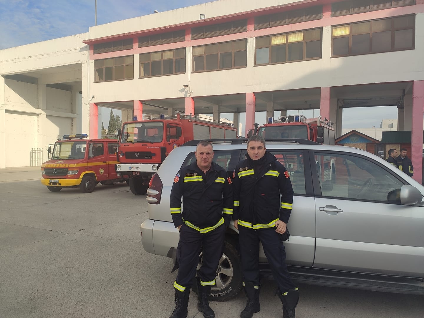 Cetinjski vatrogasci u Albaniji: Pomažu timu za spašavanje iz ruševina