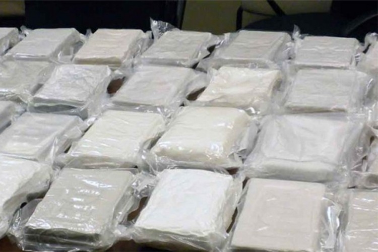 Paketi kokaina isplivali na obalu, do sada pronađeno 760 kilograma droge!