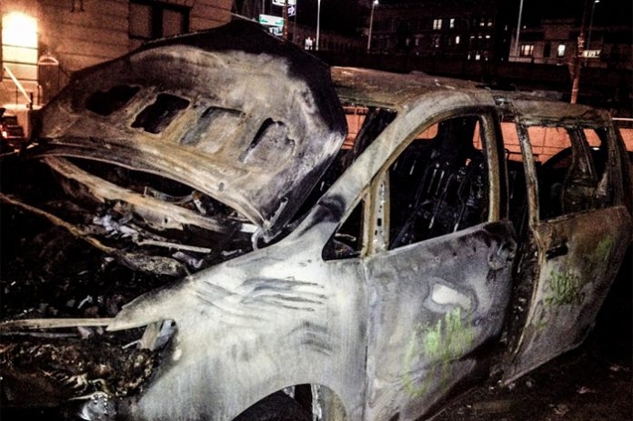 Totalna šteta: Izgorio automobil u Baru, sumnja se da je požar podmetnut
