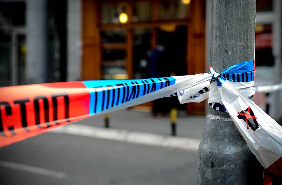 Muškarac usred dana izboden ispred pozorišta u Zemunu