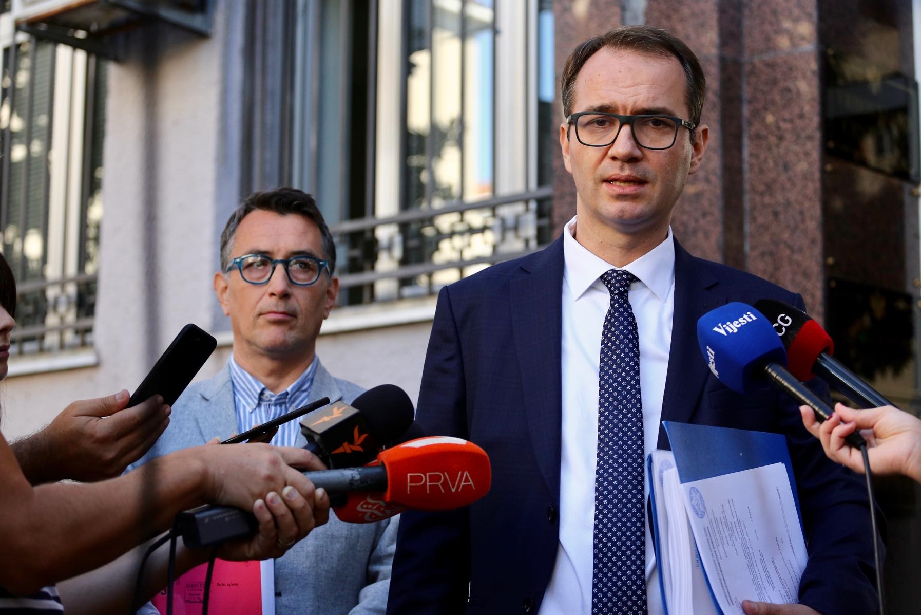 Advokat Miroje Jovanović tvrdi da je izbačen iz ambasade Srbije: “Bingulac zabranio saslušanje Branke Milić”