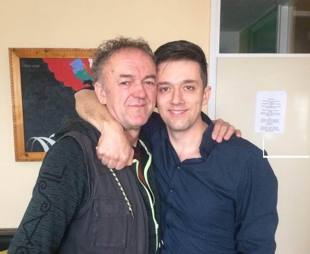 Miladin Šobić često dođe na svirku, sluša svoje pjesme negdje iz prikrajka…