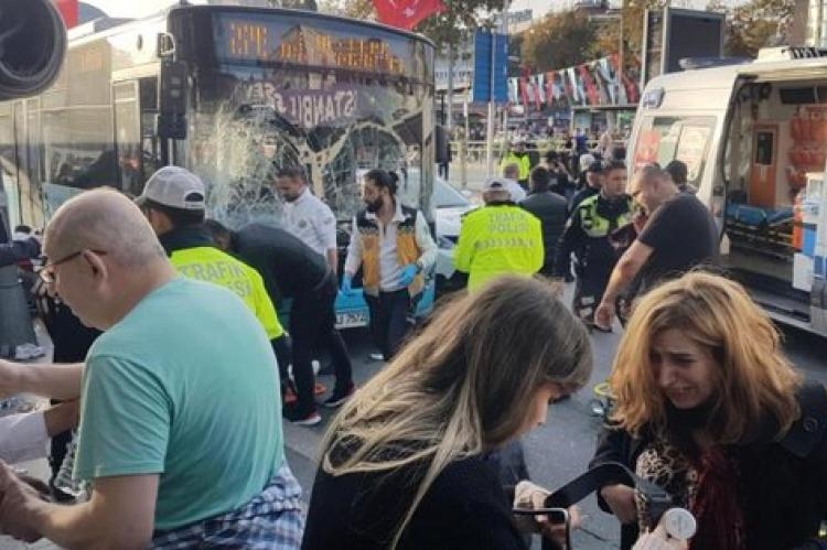 Turska: Autobusom uletio u stanicu, pa nožem napao ljude, 13 povrijeđenih