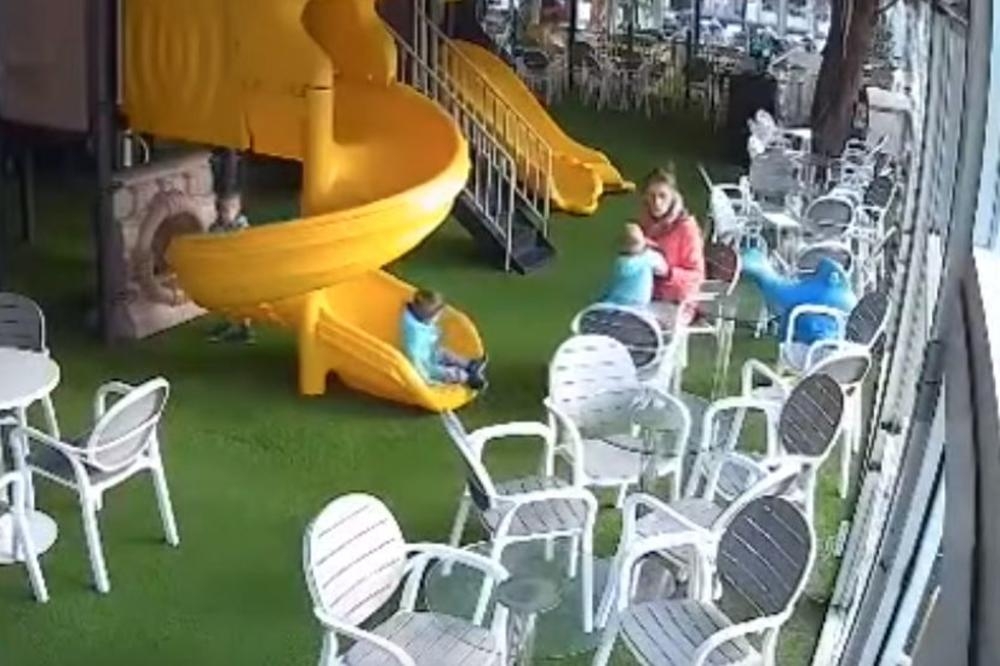 VIDEO – UHAPŠENA DADILJA U SKOPLJU: Šamarala dječaka u igraonici, kamere sve snimile!